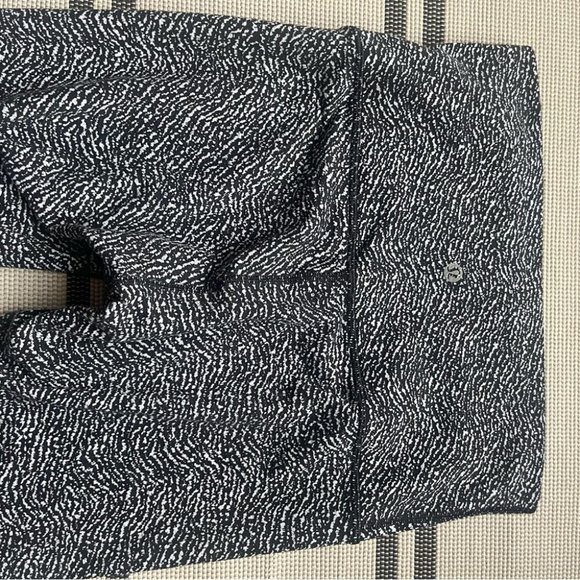 Lululemon Wunder Under Luon Ripple Jacquard Crop White Black Align - Picture 9 of 10